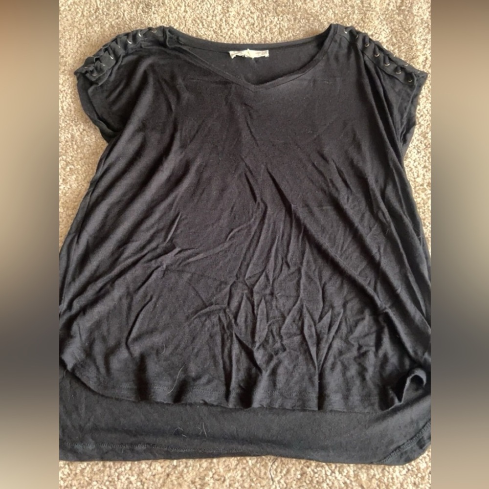 Black Tee